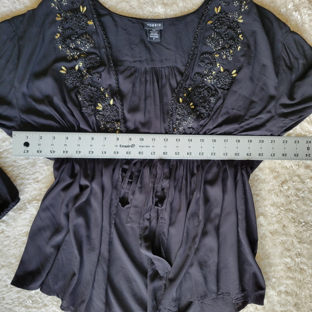 Torrid self-tie duster with black and gold embroidered Challis size 0 - Picture 9 of 11